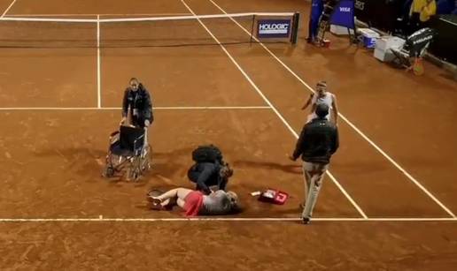 VIDEO Britanka se srušila usred meča! Odveli su je na kolicima