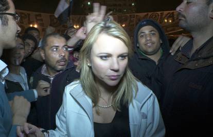 Američku novinarku u Kairu su mlatili štapovima za zastave