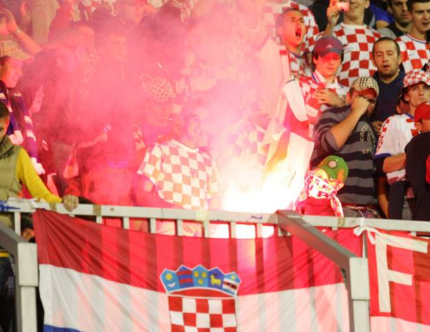 ARHIVA - 2006. Zagreb: Vatreni i "maksimirska krtica" srušili su Englesku 