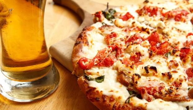FOTO Danas je svjetski dan piva i pizze! Hoćete li ga 'proslaviti'?