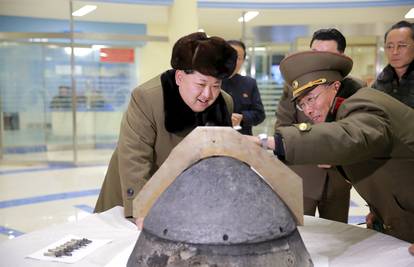 Sjeverna Koreja prema Japanu ispalila je tri balističke rakete