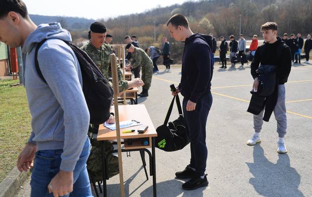 Ministar Anušić i general Kundid na prvom danu TVO-a na Slunju