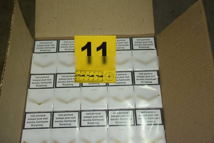 U garaži na Črnomercu našli 463 kile duhana i 765 šteka cigareta