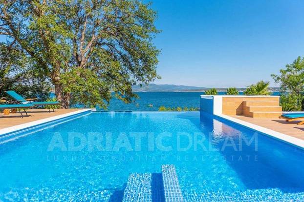 FOTO Privatna plaža i infinity bazen: Moderna vila blizu Zadra prodaje se za 3 milijuna eura