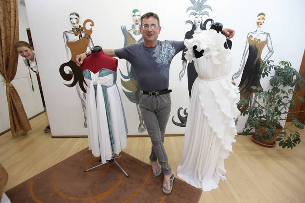 Zadar: Zadarski modni ma?ak Jadranko u šetnji gradom