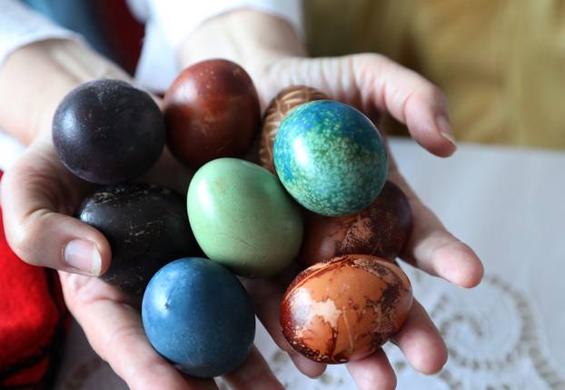 Bojanje Uskršnjih jaja na način kako su to radili naši stari