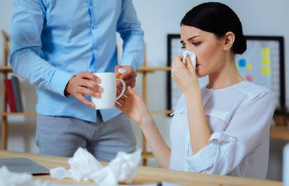 7 načina kako izbjeći prehladu na poslu u sezoni viroza i upala