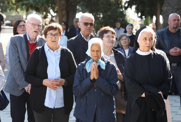 Šibenik: Na blagdan Svih svetih misno slavlje predvodio je mons. Tomislav Rogi?