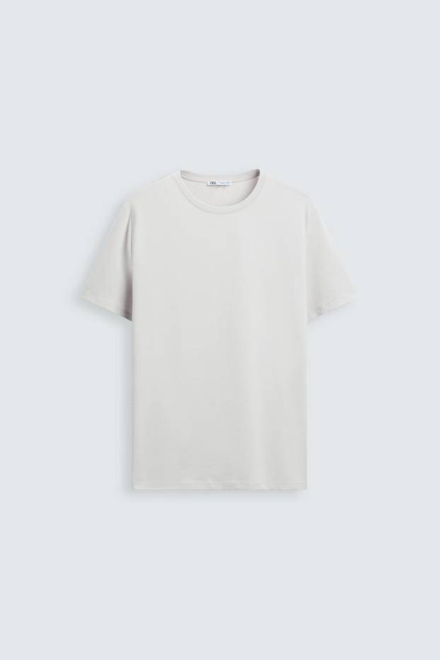 FOTO Bad Bunny kao inspiracija: Pronašli smo Zara komade koji su gotovo isti onima koje nosi