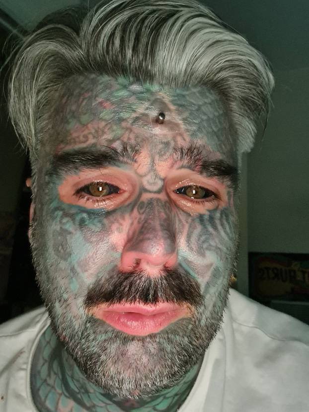 FOTO Više mu ne stane nijedna tetovaža! Uklonio je i bradavice. Evo kako je prije izgledao: Wow