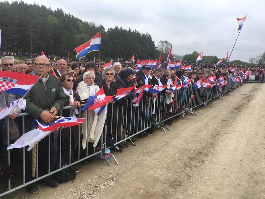 Incident u Bleiburgu: Priveli su čovjeka zbog uzdignute desnice