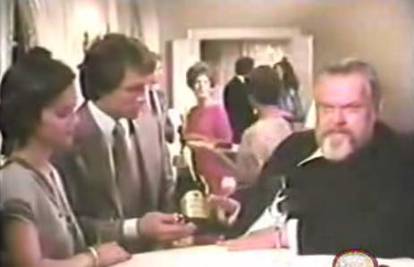 Orson Welles pijan tijekom snimanja reklame za piće