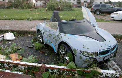 Najviše mrtvih u pet godina: Serija tornada poharala SAD