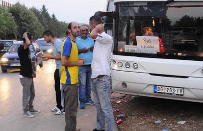Izbjeglice idu prema Hrvatskoj, autobusi su krenuli iz Preševa