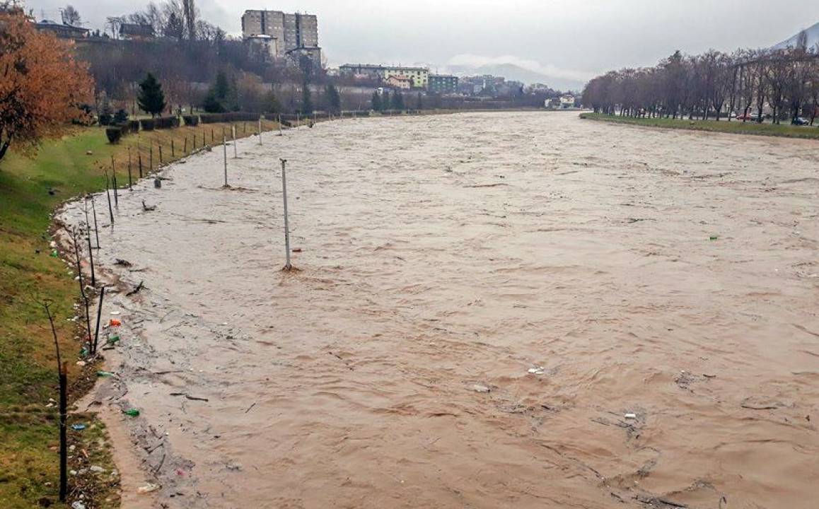 Odroni uz Rašu, Sava poplavila nasip: Poplave i u susjedstvu...