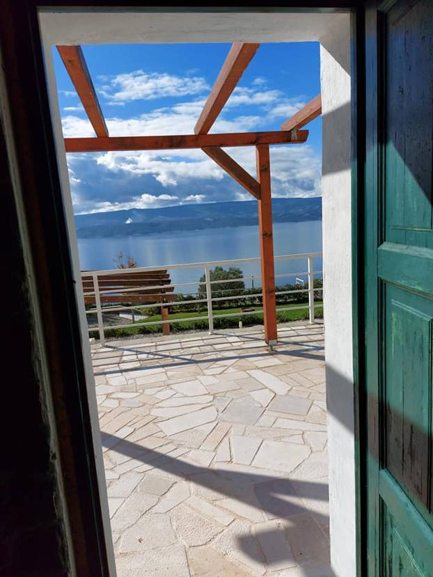 FOTO Ovo je Budimirova vila Pokora: Na ilegalnom katu su biljar i terasa, bazen će rušiti...