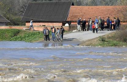 Voda se još povlači, u tijeku su sanacija kuća i procjene štete