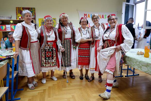 FOTO Dani komina, pure i brozina: Tijarica proslavila dane tradicije unatoč lošem vremenu