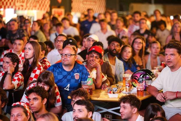 Split: Navijači Hrvatske reprezentacije prate utakmicu protiv Paname
