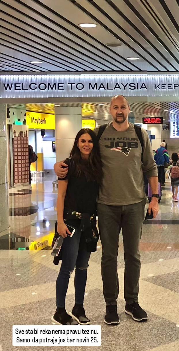 FOTO Viktorija i Dino Rađa imali srebrni pir: 'Još bar novih 25..'