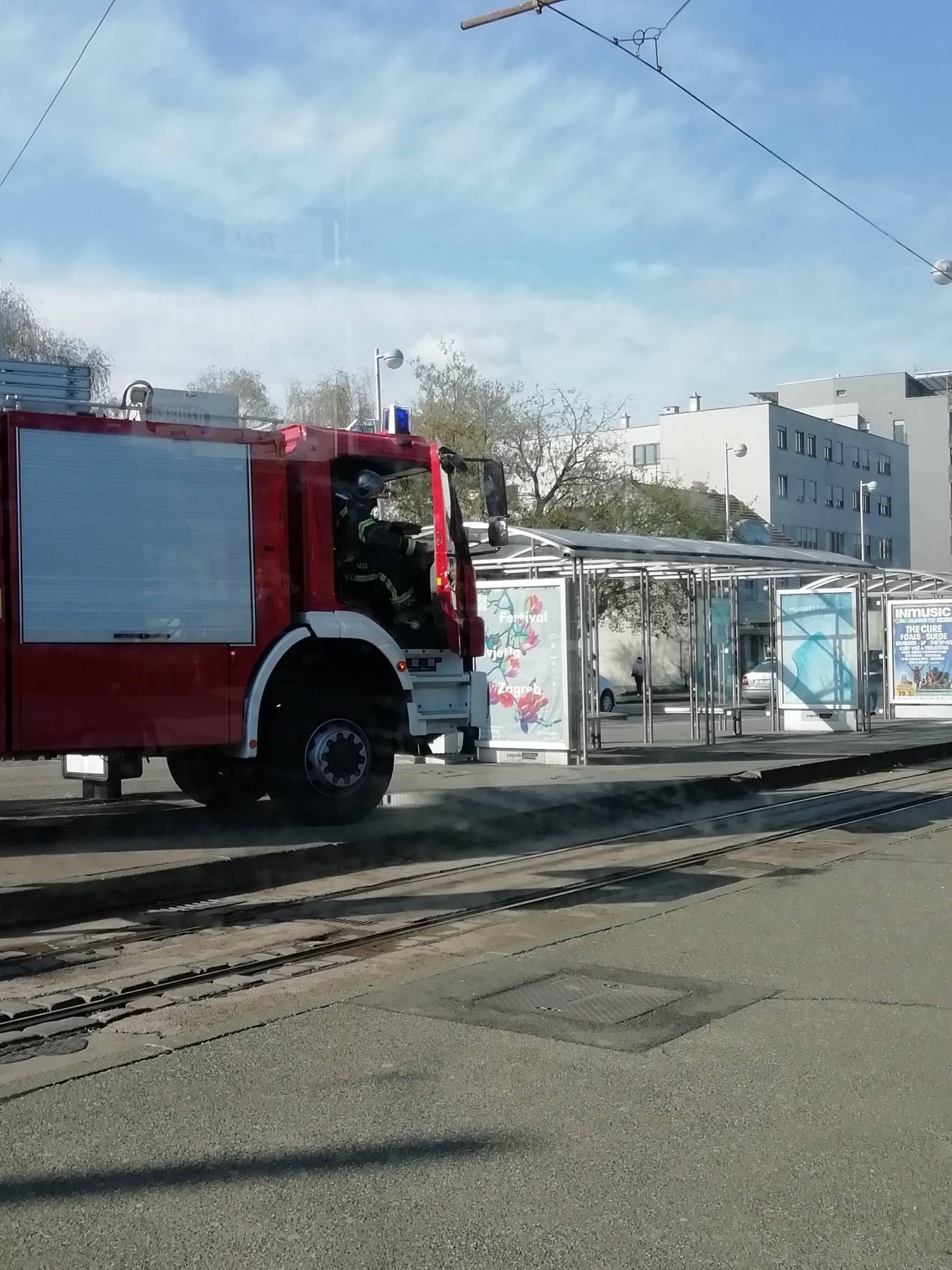 'Bilo je sve puno dima': Gorio je koš za smeće na Črnomercu