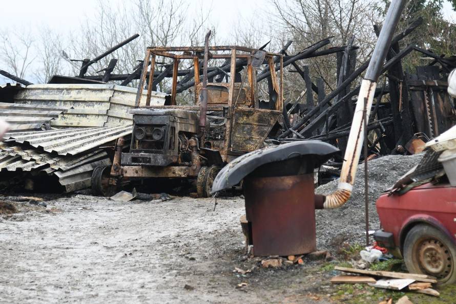 U požaru u Ivanovu Selu izgorio OPG