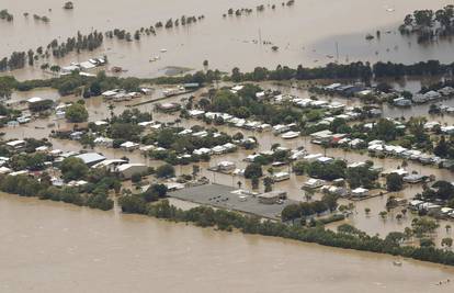 Australija: Poplave odnijele tri života, najavili su nove kiše