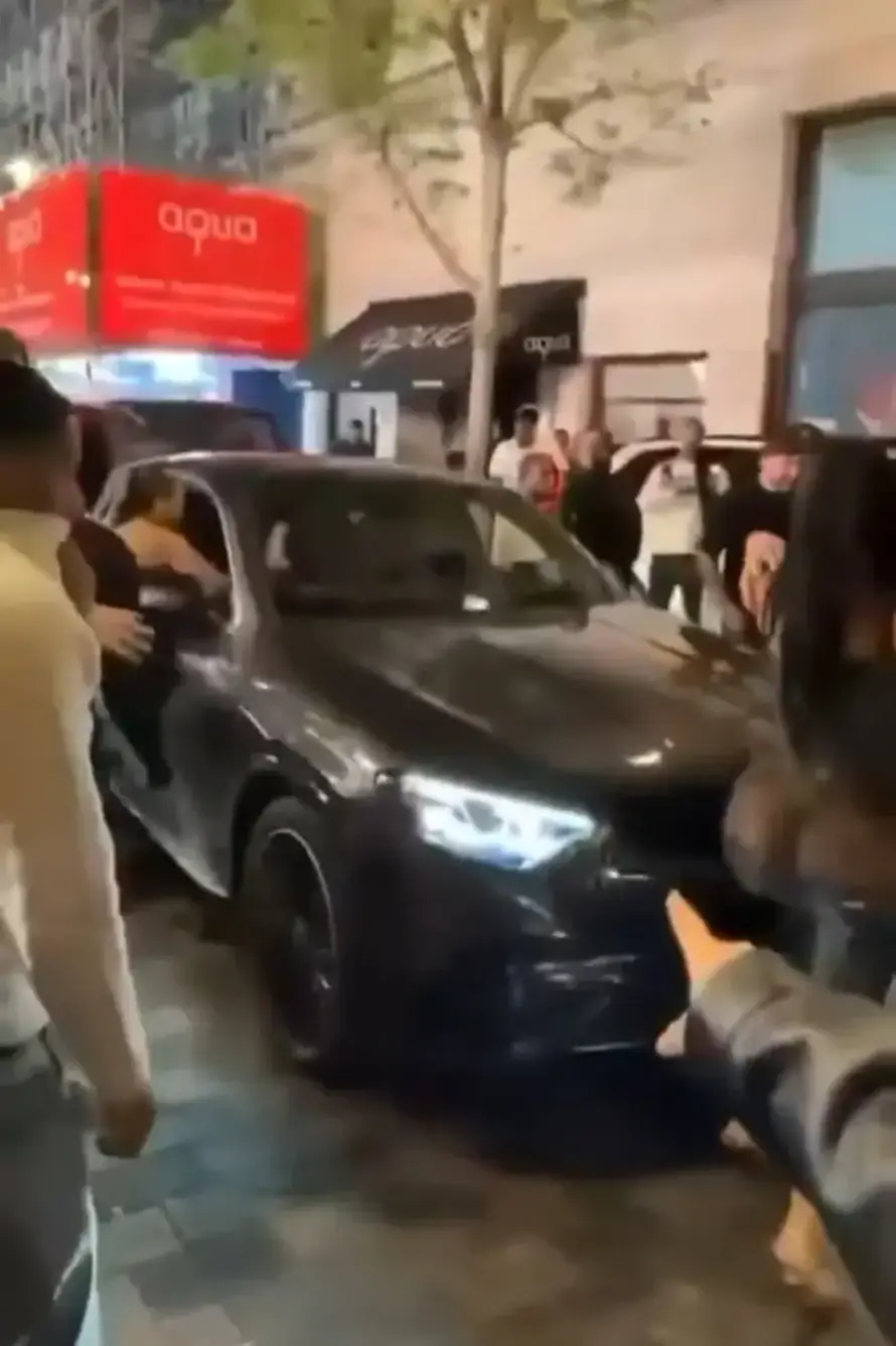 JEZIVA SNIMKA Influencerica je zgazila suparnicu Mercedesom