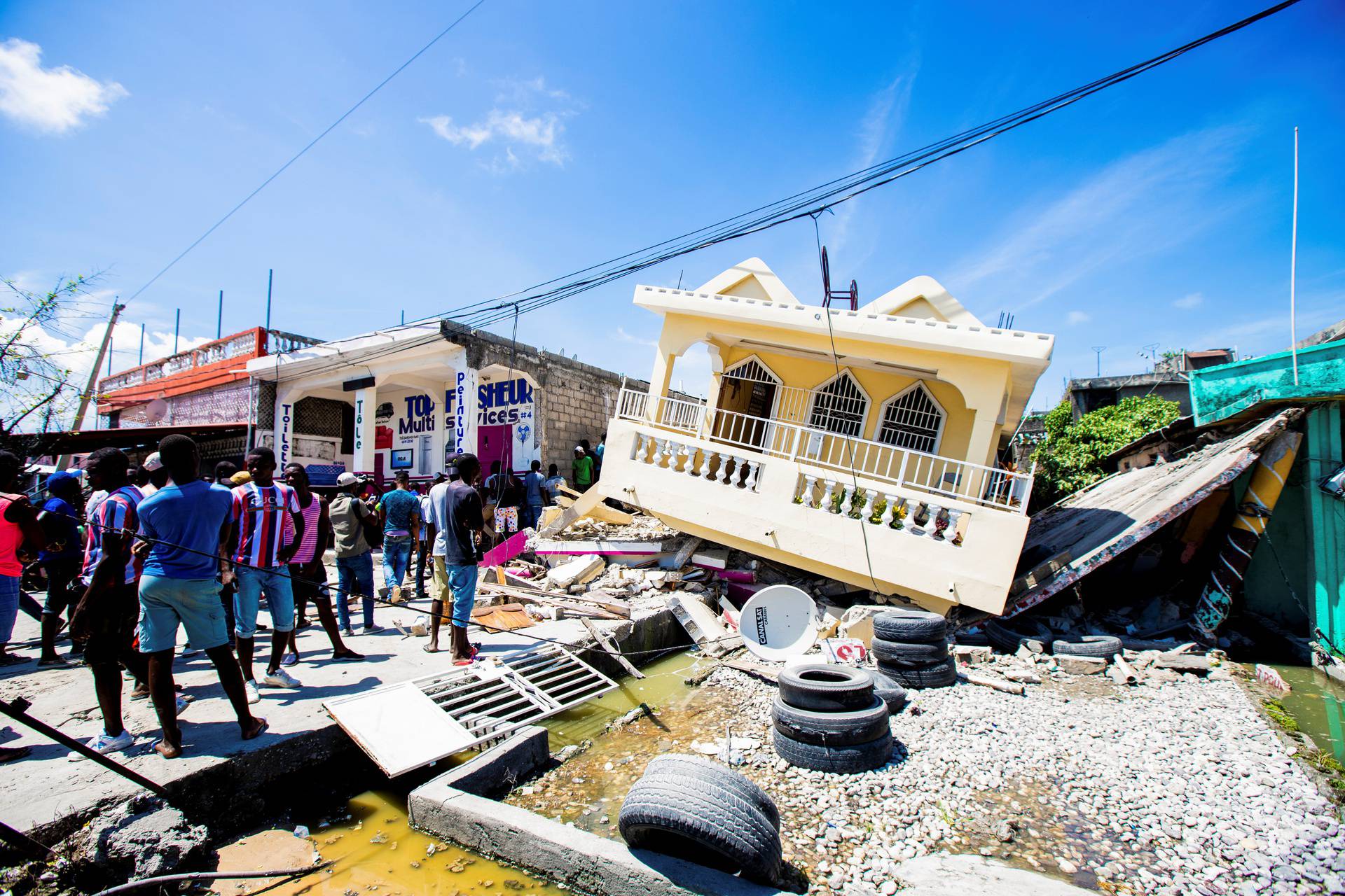 Hundreds killed in magnitude 7.2 quake in Haiti