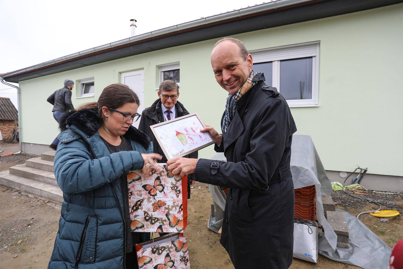 Stari Farkašić: Obitelji Apolović, čija je kuća do temelja uništena u potresu,  donacijom austrijske fondacije izgrađena je nova 
