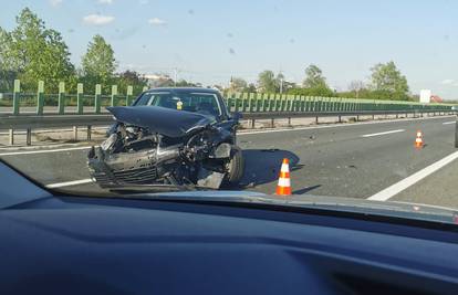 Jedan ozlijeđeni u nesreći kod Buzina: Zabio se automobilom u ogradu, stvorila se veća kolona