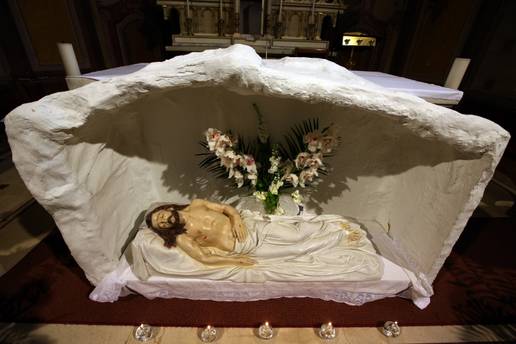 Danas je Veliki petak: Vjernici moraju po&scaron;tovati post i nemrs, a evo &scaron;to to to&ccaron;no zna&ccaron;i