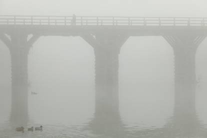 FOTO Mjesto Bisko je 'nestalo' pod gustom maglom, Karlovac je izgledao kao u bajci...