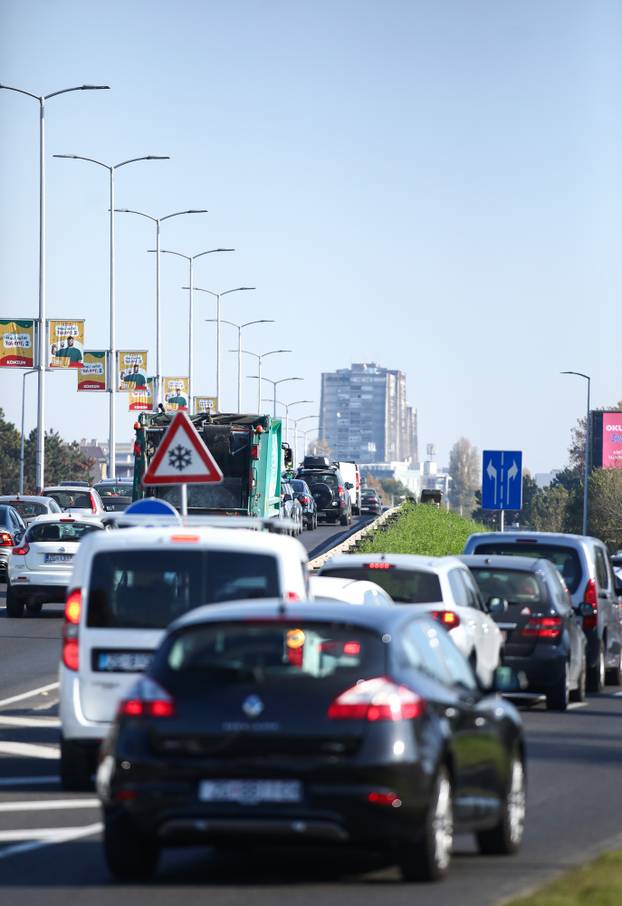 Zagreb: Velike prometne gužve zbog radova na podvožnjaku Savska cesta - Slavonska avenija 