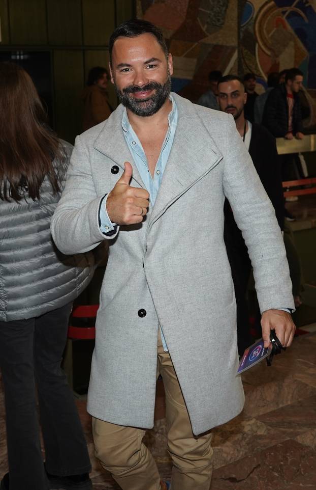 Beograd: Dobro raspoloženi natjecatelji festivala "Pesma za Evroviziju '24"napuštaju studio RTS-a