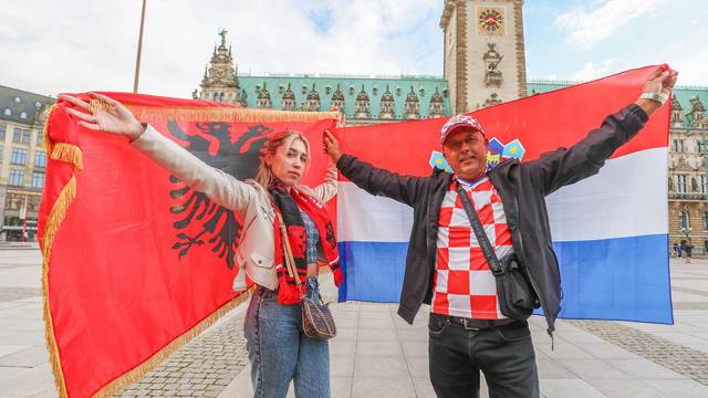 Hamburg: Hrvatska i albanska zastava u središtu grada