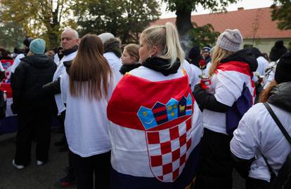 Emotivne scene iz Vukovara: Deseci tisuća u Koloni sjećanja