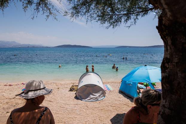 Kaštel Stafilić: Gužva na plaži Gabine