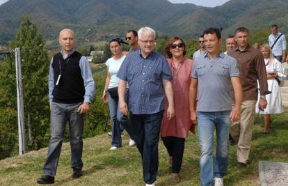 U društvu supruge i diplomata Ivo Josipović je brao grožđe