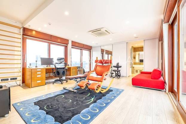 Prodaju penthouse u kojem se Lana Jurčević brčkala u jacuzziju i snimila hit! Cijena je vrtoglava