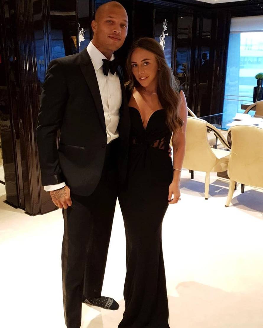 Bogata nasljednica raskinula je zaruke s najseksi kriminalcem?