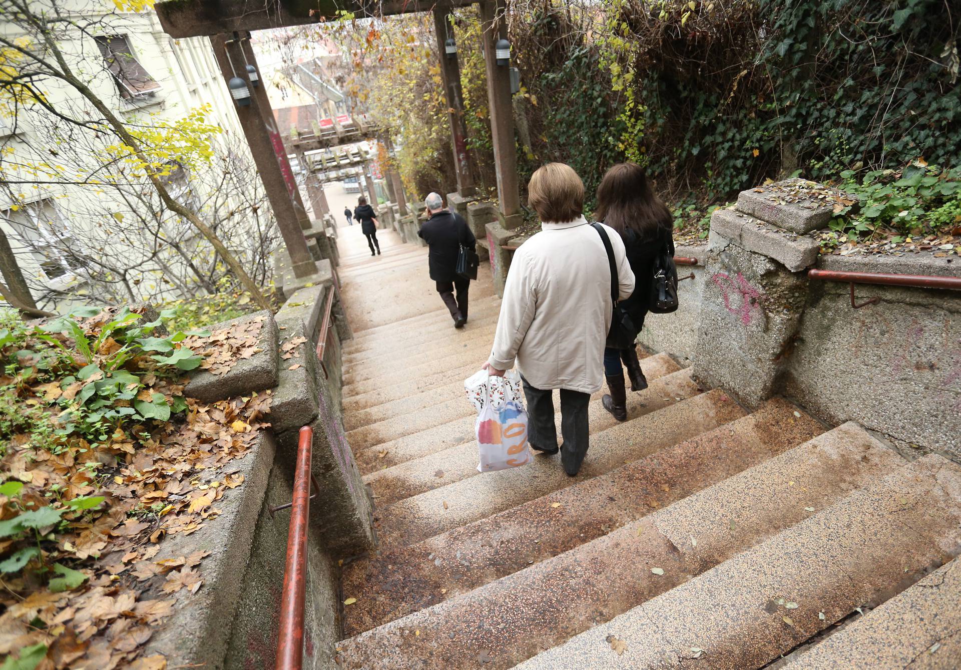 Zagreb: Oštečene Schlosserove stube predstavljaju opasnost za prolaznike