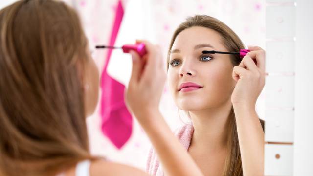 Najčešće pogreške u šminkanju zbog kojih žene loše izgledaju