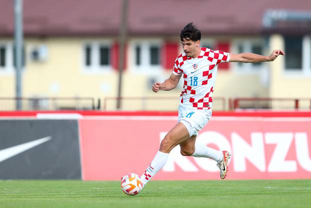 U Sesvetama odigrana nogometna utakmica U-21, Hrvatska - Švedska