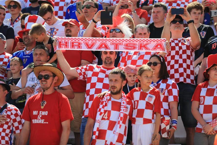 Uzavreli Gradski vrt okupan je suncem i kockastim dresovima