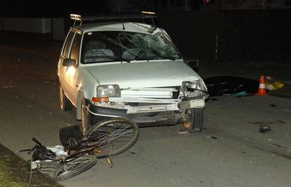 Dva automobila naletjela na biciklista (64) i ubila ga