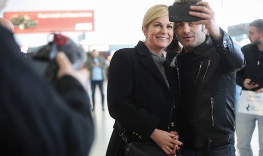Rukometaše u zračnoj luci čeka i Kolinda! Pozirala s navijačima
