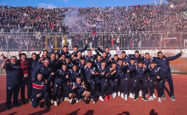 Juniori Hajduka dočekani uz ovacije i baklje na Poljudu