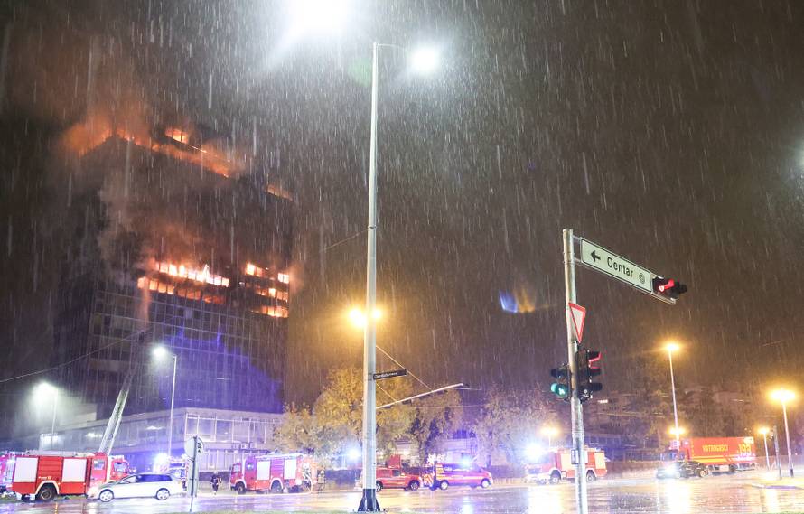 Zagreb: Pozar u Vjesnikovom neboderu