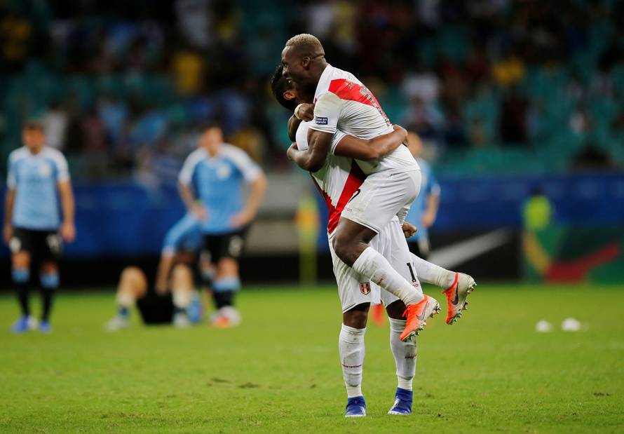Suárez tragičar Urugvaja: Peru senzacionalni polufinalist Cope